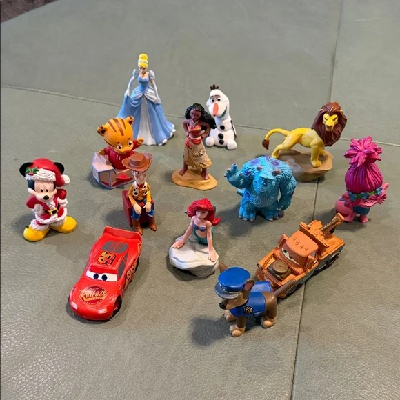 Tonies Box with Figurines Bundle - Picture 6 of 10